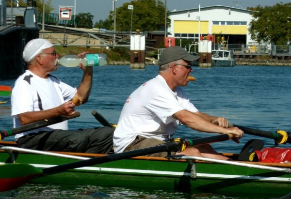 AHs vor der Schleuse Iffezheim Rhein 2011