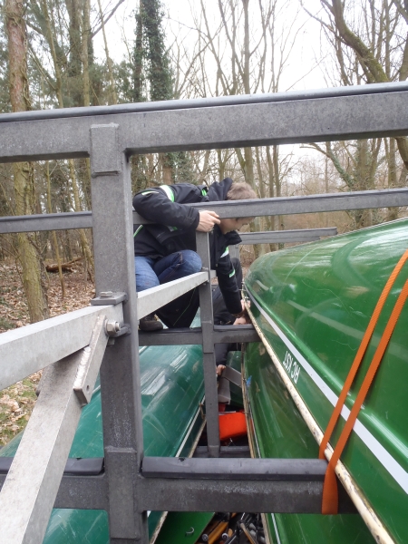 Anhaenger Bolzen festziehen Donau 16