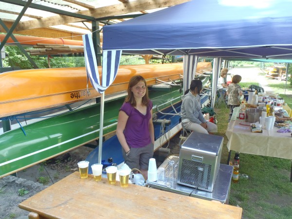 Annika am Bierstand Sternfahrt Kleinmachnow 2011