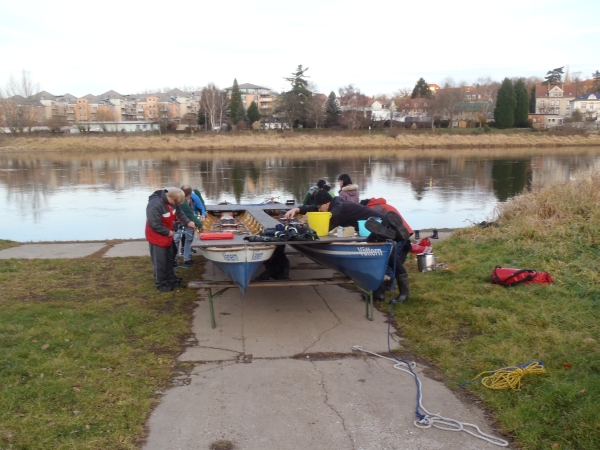 Barkendemontage in Meissen Elbe11