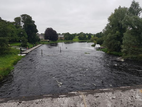 Belturbet Bruecke mit Wildwasser Erne 2019