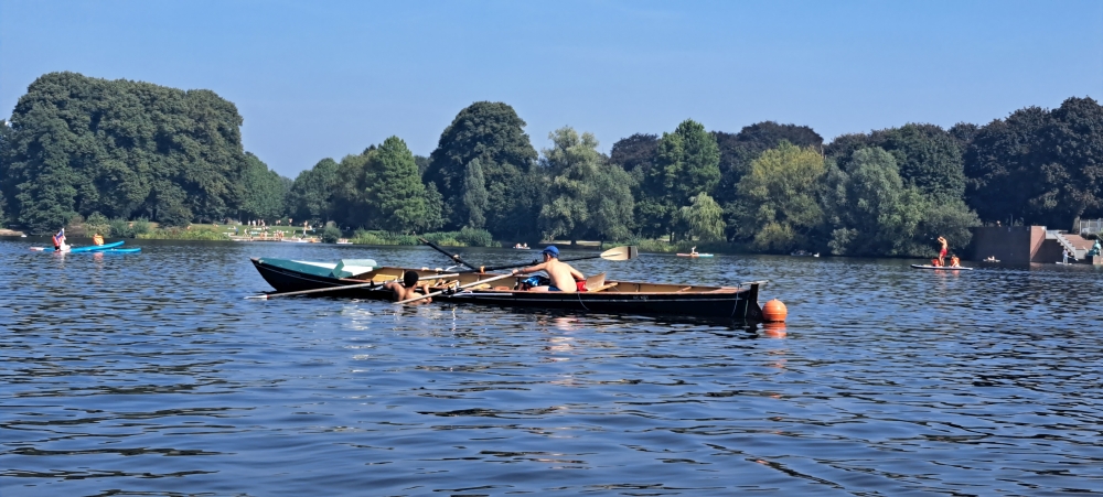 Berlin-Hamburg-2024_Kinderboot_macht_Badepause