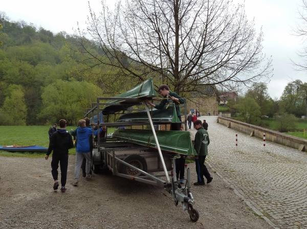 Boote abladen in Creuzburg 2015