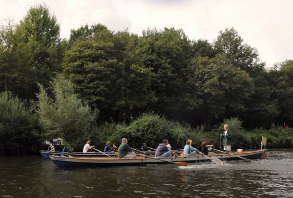 Drachenboote auf dem Teltowkanal 2013