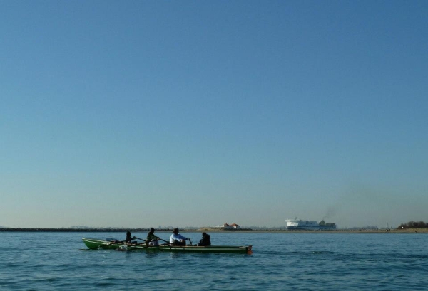 E-Dreier vor dem Griechenlandfaehre Venedig 2012