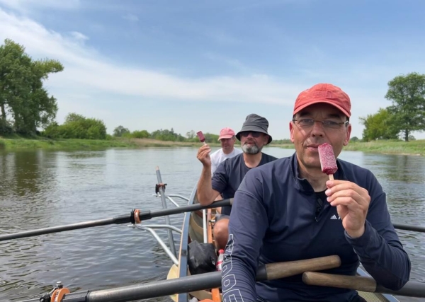 Eis essen im Ruderboot Warthe 2023