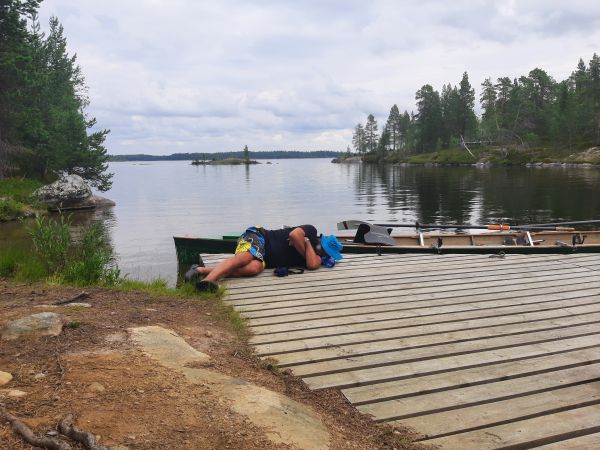 Erholungspause auf dem Steg Inari 2022