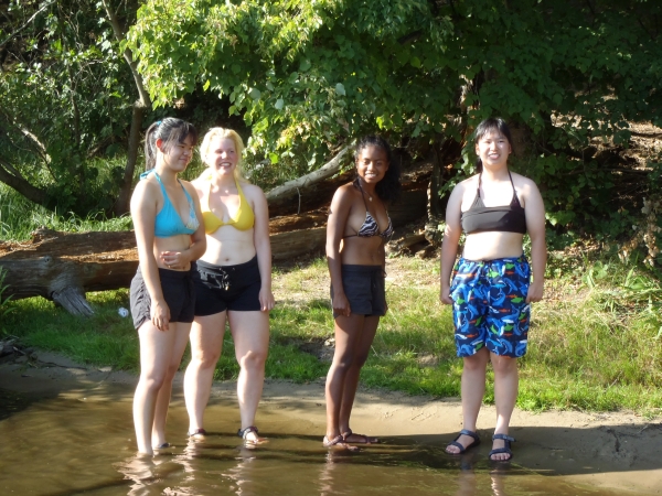 Girlies beim Schwimmtest