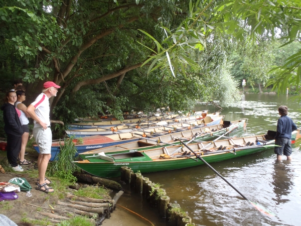 Gorki Schuelerrudern 2016 Boote am Griebnitzsee