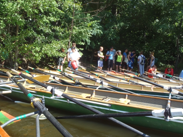 Griebnitzsee am Strand anlegen mit 10 Ruderbooten 2013