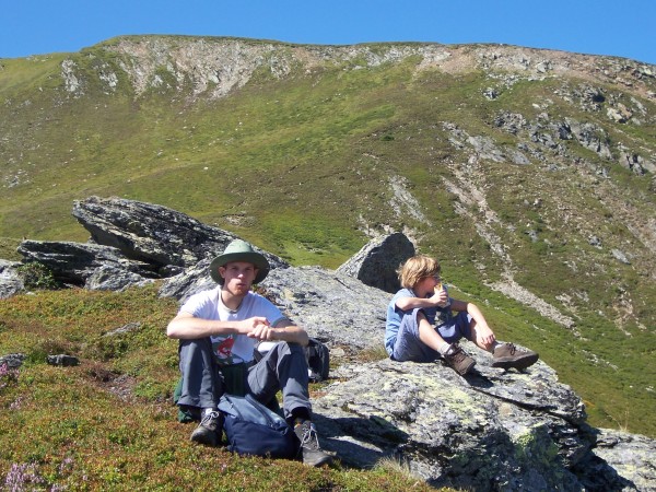 Jens und Levon vor dem Scheibeleck Loipold 09