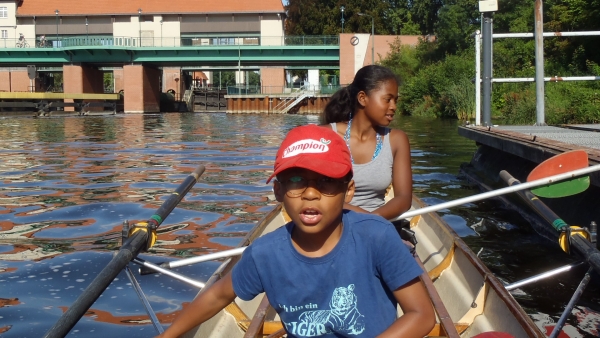 Jonathan Nirina Ruderboot vor der Machnower Schleuse 2012