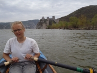 Marlene vor Burg Golubac Donau 2012