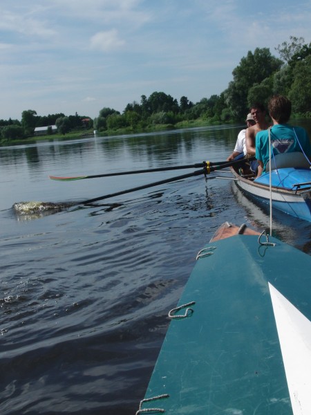 Narew Ruderboot im Schlepp P09