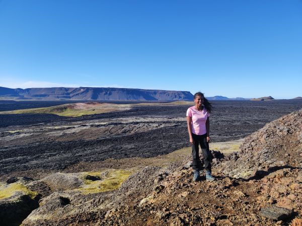 Nirina auf dem Krafla Lavafeld Island 2022