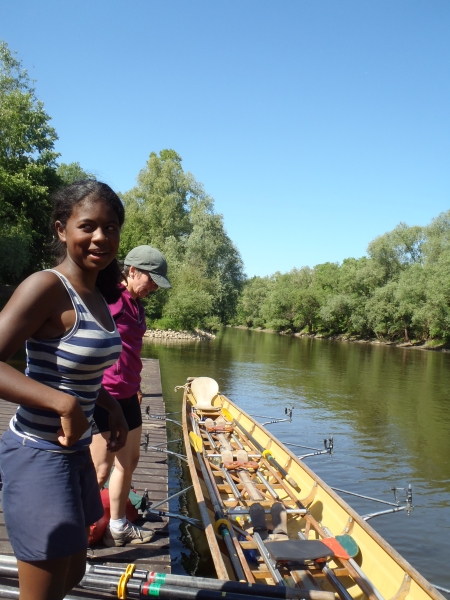 Nirina und Claudia am Ruderboot Oder 2012