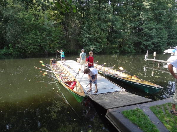 RC KST Vierer bei Birkenwerder am Steg 2012