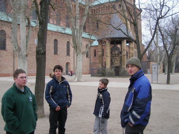 RUderer vor dem Dom RH08