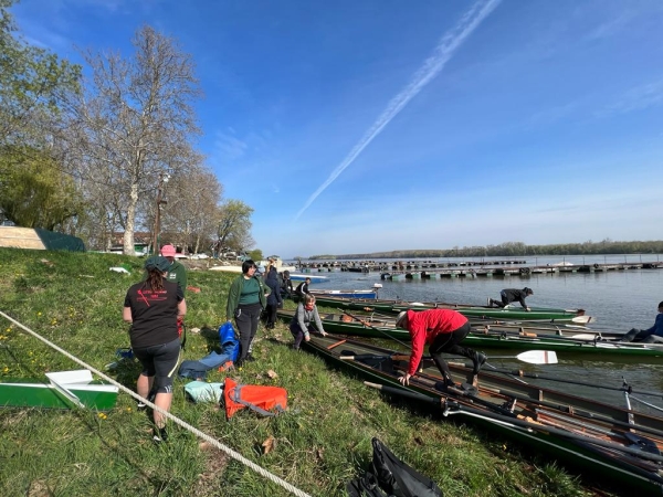 Ruderboot am Ufer DOnau 2023