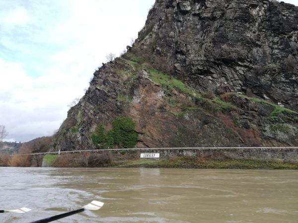 Ruderboot an der Loreley Silvester 2022