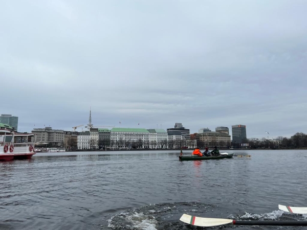 Ruderboot auf der Binnenalster 2023