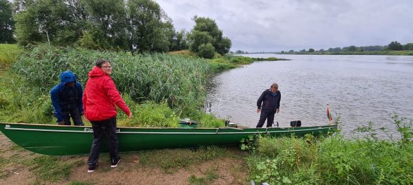 Ruderboot aussetzen in Kuestrin Oder 2021