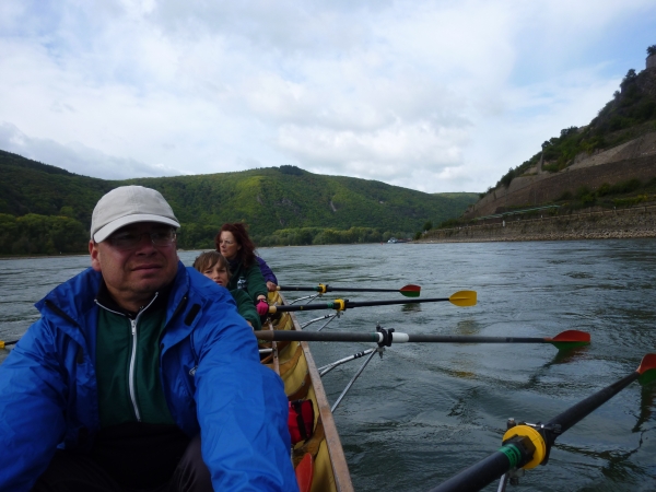 Ruderboot im Binger Loch Rheinwanderfahrt 2011