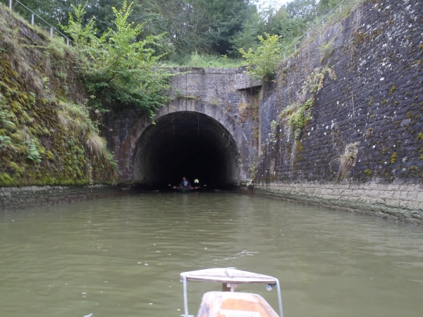 Ruderboot im Schiffstunnel von Ham Maas 2017