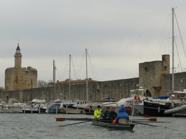 Ruderboot vor Aigues Mortes Camargue 2012