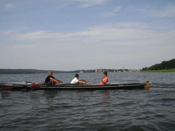 Ruderboot vor Gripsholm S10