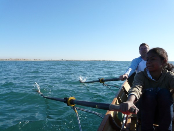 Ruderboot vor der Kueste der kleinen Camargue 10