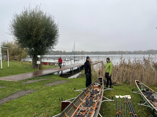 Ruderboote in Werder Samstag im November 2023