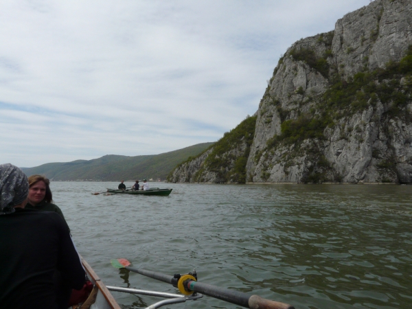 Ruderboote in der Engstelle Donau 12