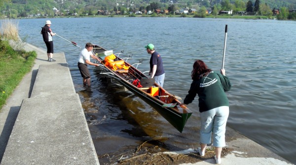 Ruderboote umtragen vor Wien D11