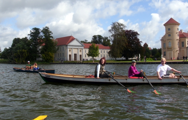 Ruderboote vor dem Schloss Rheinsberg 2012