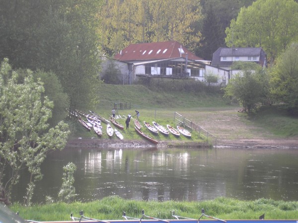 Ruderboote vor der Jugendherberge WM08