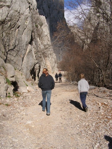 Ruderer beim Wandern im Velebit