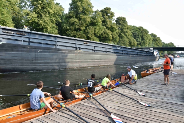 Schiff direkt vor dem Rudersteg Lbeck 2018