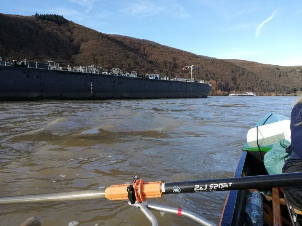 Schiffsverkehr iim Binger Loch Silvester 2022