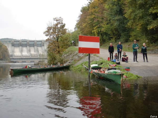 Staumauer Slapy Ruderboote Moldau 2016