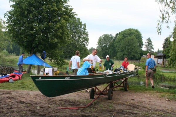 Toller Bootswagen am Wehr DS09