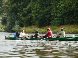 Vierer im Regen Weser 2018