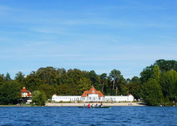 Vierer vor dem Strandbad Bad Saarow 2019