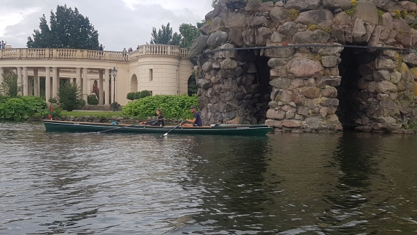 Zweier vor der Grotte Schwerin Mecklenburg 2020