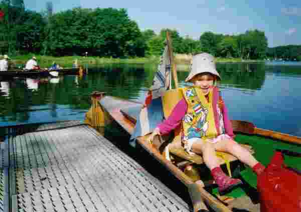 Anke steuert Ruderboot