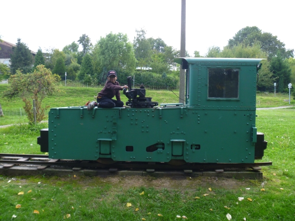 jonathan spielt mit elektrischer eisenbahn saarkanal 2013