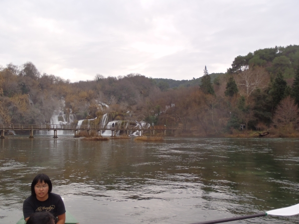 krka wasserfaelle von unten mit dem ruderboot kroatien 2013