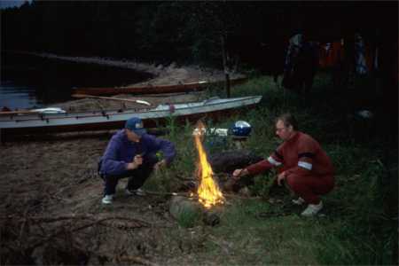 lagerfeuer am strand des Saimaa