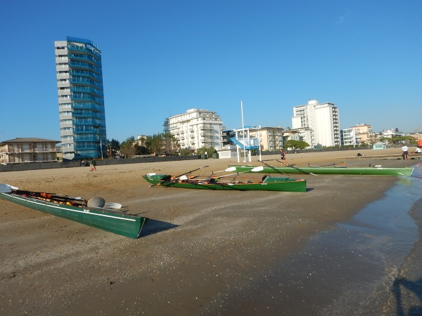 lido jesolo ruderboote am strand 2014