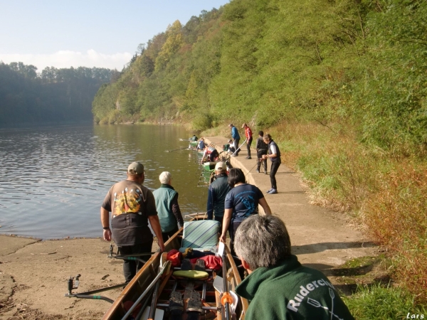 mal wieder Boot tragen Moldau 2016